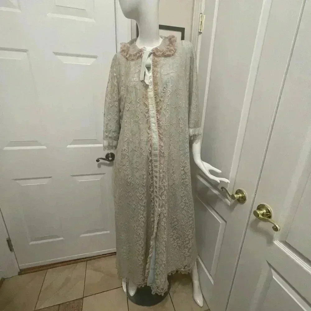 Two pieces of nightgown long and short coat with stunning design - Picture 8 of 16